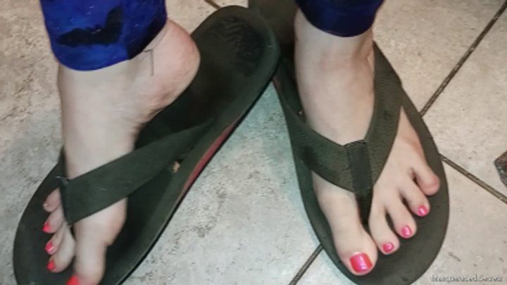 Masqueraded Secrets - Showing Off My Dirty Feet in Mens Flip Flops HD