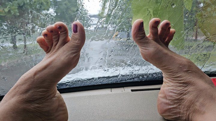 Foot Fetish Paradise - Milah Arches sexiest highly arched feet under the rain