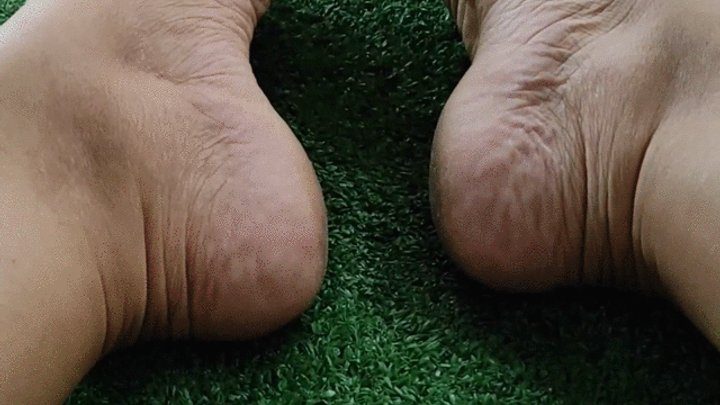 Goddess Foot Fetish - Beautiful feet with very pronounced arch (2)