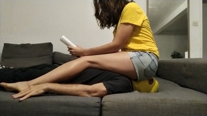 Strictlucy - Casual amateur facesitting and footworship while reading