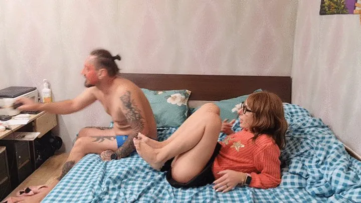 Kinkynaughtycpl - hellboy tickle vilma feet with hair brush