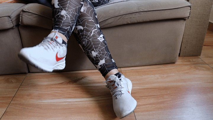 Bbwomanlicious - Dolce Amaran JOI using halloween leggings - TOE NAILS - BIG FEET - CURVE WOMAN - BAREFOOT - TOES WIGGLING - NATURAL NAILS - JOI - CUM COUNTDOWN