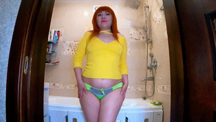 Layla Taylor - Farting and Gifting in the Bath