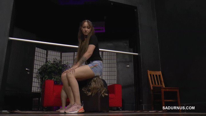 Sadurnus New Moon - Anastasia jeans face sitting! wmv