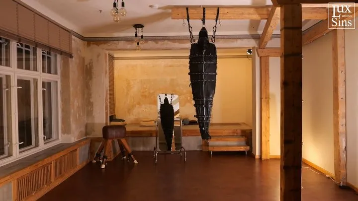 Luxurious Sins - Leather Sack Suspension Bondage with Heavy and Elise Graves (WMV)