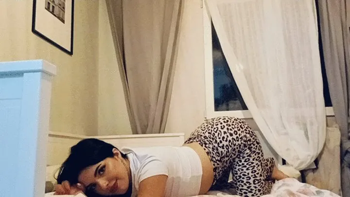Fartingqueen - farting in 3 different pants ( leggings and jeans fart )