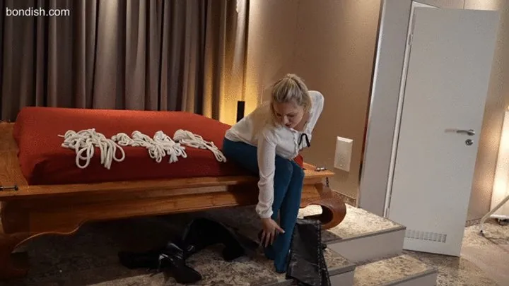 Bondish - VERA GETS TIED UP AND GAGGED IN PANTYHOSE BY RENEE
