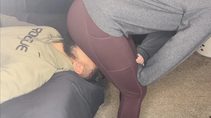 Lanasworksoffart - Punishing him with my farts!