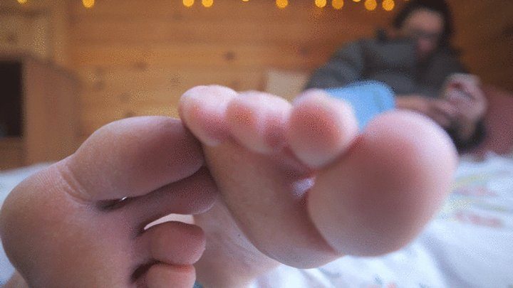 Karin's Clip Store - Feet in slo-mo