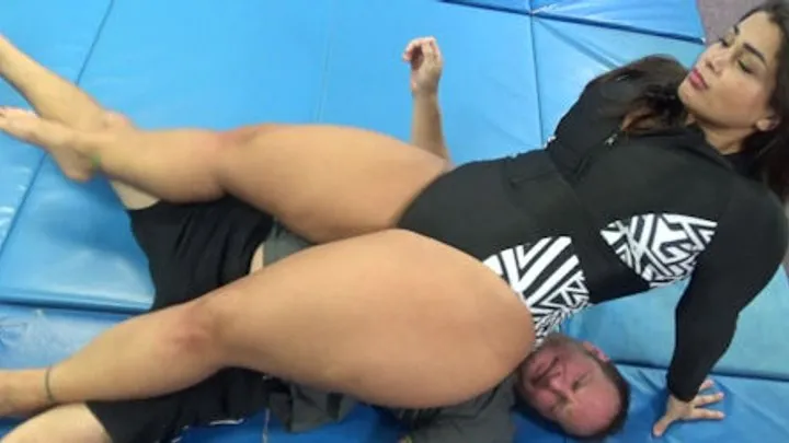 Grappling Girls In Action - GGCurvy182