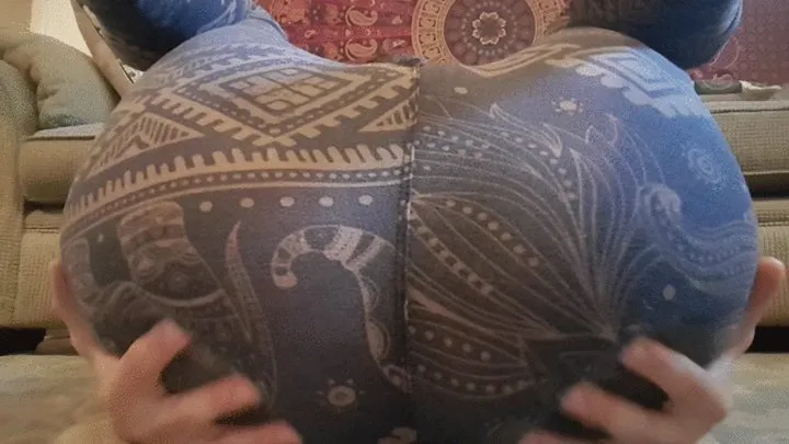 Adrienaden - Squishy thick booty farting