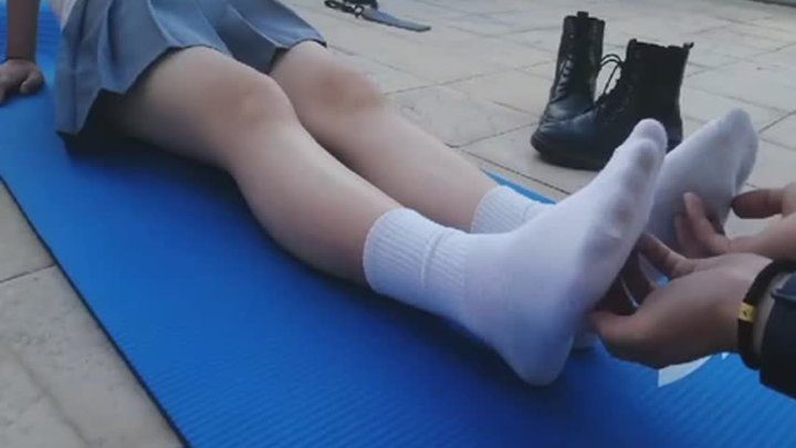 Stepping Out Of Stress - Scratch the soles It tickles