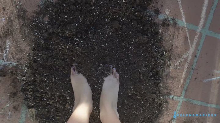 Celenamariexx - Dirty Smelly Feet
