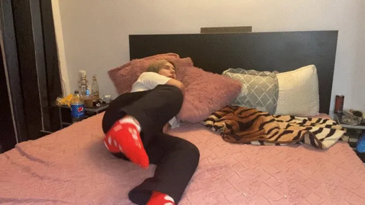 Nipsandstrips - Trying to relax with loud farts