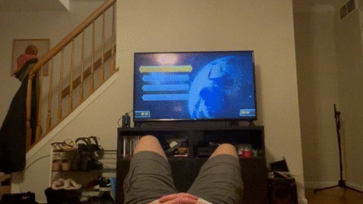 Sienna Stomps - Facesitting him in my smotherbox while I ignore him playing mario kart