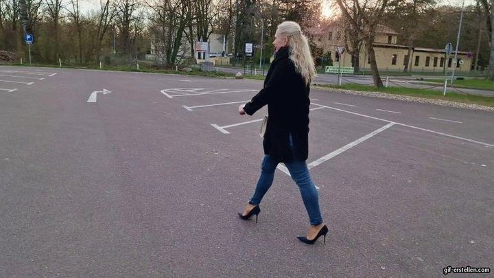 Helenas Feet High Heels Tights Legs - Shoe theft in the parking lot wmv 1280 x 720