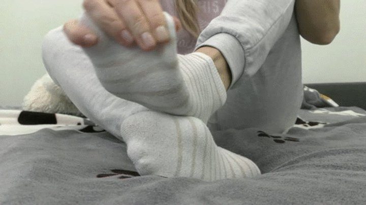 Walhalla Street - Itchy feet on each other MP4 HD 720p