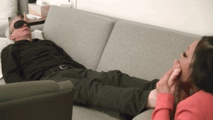 She Licks His Feet - Foot lick with the psychologist (mp4)