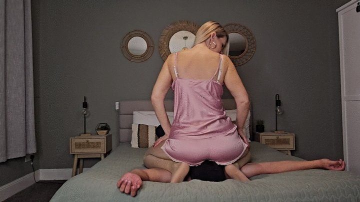 Lady Diosa - Seductive satin smother