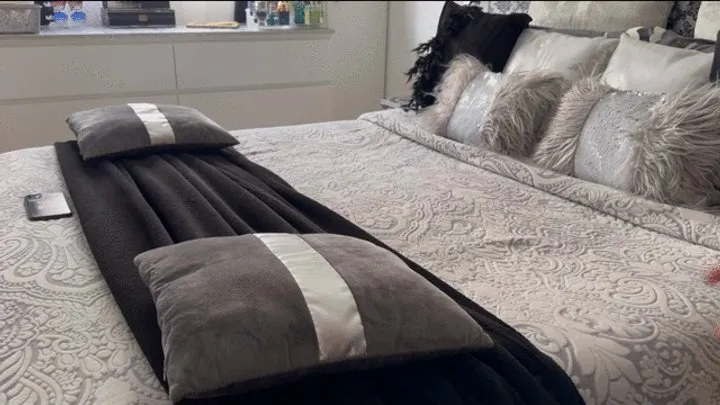 Prettyprincess2 And Ricardo73 - Big farts in very hot leggings