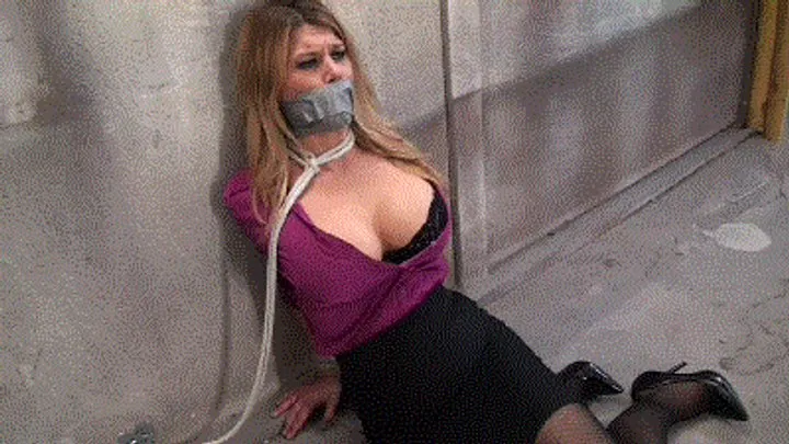 Hunters Lair Bondage - There is no escape for his busty blonde captive (MP4 HD 14000kbps)