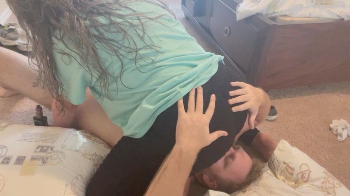 Phoenix Stacy - Sweaty Sweetness Phoenix Stacy's Playful Face Sitting Tease