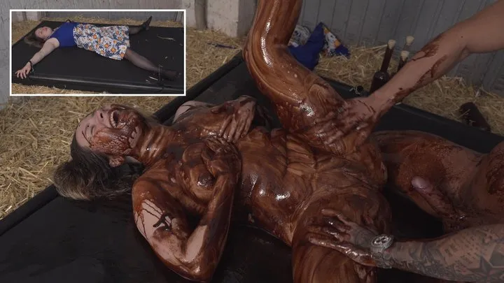 Fetish Garage - Maria Gail Fucking in Chocolate Sauce ( 4K )