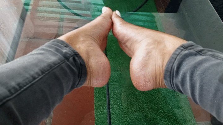 Goddess Foot Fetish - Look at my soles and my pronounced arches of the foot (3)