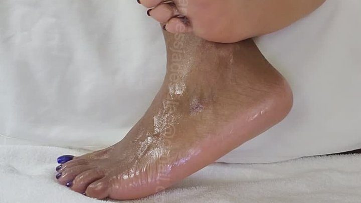 The Giantess Jade - Oily Soles
