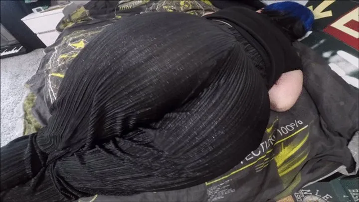 Justme - Farting im loose pants