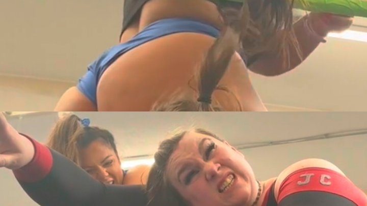 Nadia Sapphire - BBW pulls giantess hair out