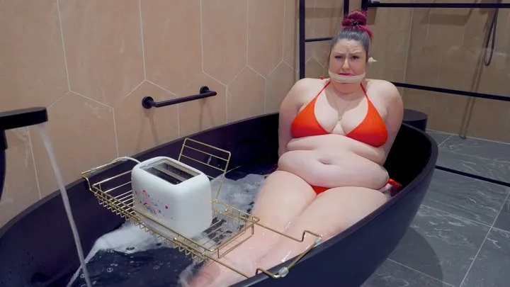 Bondage Perils Video - Lacey BBW: Toaster Bath