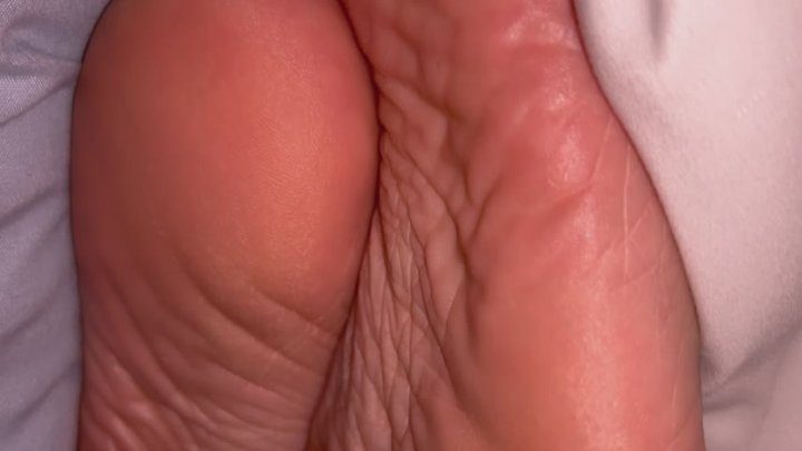 Prettiestsoles000 - A Nice Close Up Of My Sweaty Stinky Soles