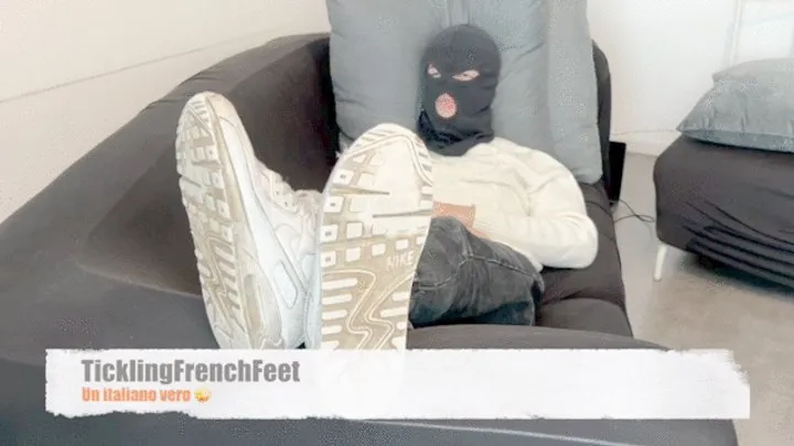 Tickling French Feet - Tickling un Italiano vero (mobile)