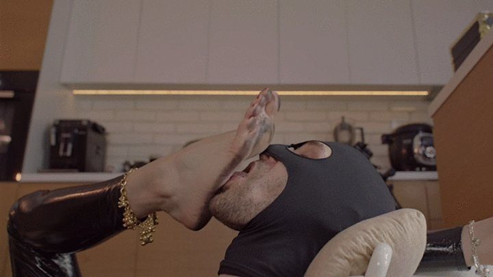 Custom Clips - Slave Worship Dirty Feet Of Catwoman Amber