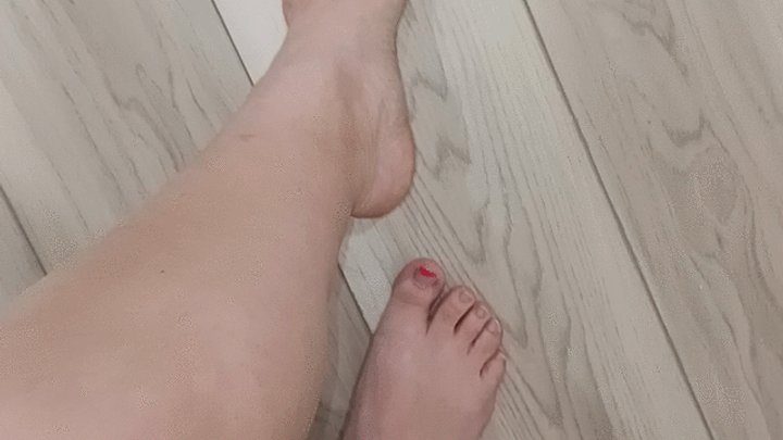 Texas Sweet Toes - Stepping into the tub barefoot