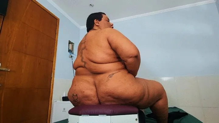 Manuela Albertine Fetish - Farting BBW in box, part 4, by BBW Priscilla GGG and Slave, FULL HD