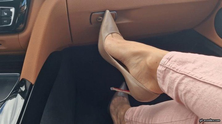 Helenas Feet High Heels Tights Legs - dirty nylon feet on the highway to Chemnitz wmv 1280 x 720