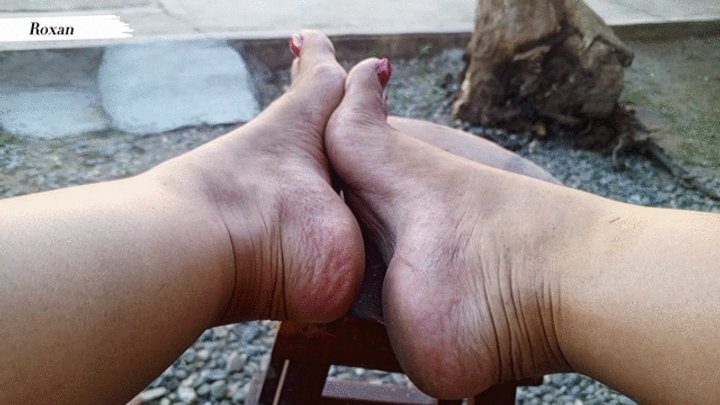 Goddess Foot Fetish - Roxan and her pronounced close-up arches and very dirty feet (3)