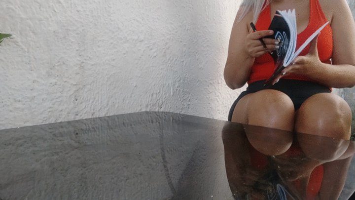 Goddess Foot Fetish - Alice and her beautiful wrinkled soles and pronounced arches while reading a book (2)