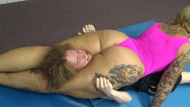 Grappling Girls In Action - GGCurvy186