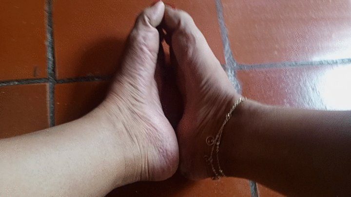 Goddess Foot Fetish - Pronounced arches and closely wrinkled soles (3)