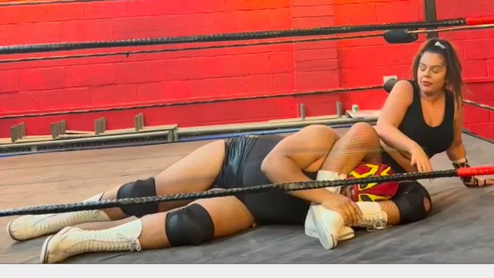 Nadia Sapphire - Head scissors and body scissors and figure fours