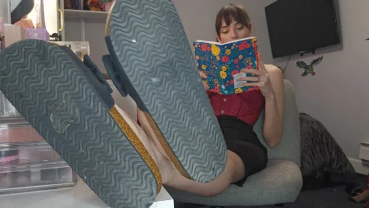 Misbehavedxoxo - Co-worker teases you with her feet everyday. You decide to tickle them!