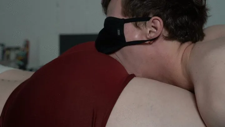 Queenfartandslave - Lilith Nocturna farting down alexcis's throat