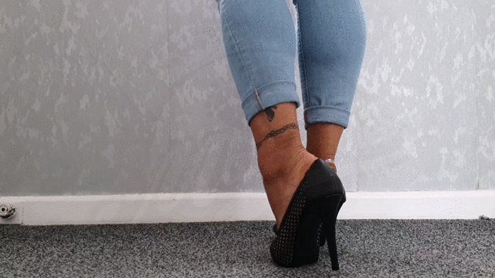 Madsoles - Do you enjoy perving on my feet ?