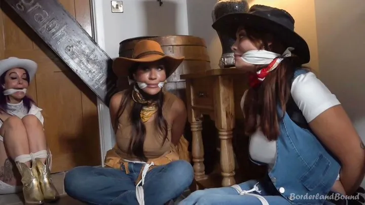 Borderland Bound - Scarlett, Roxxi & Ivy in: Rope 'em All Up & Rope 'em GOOD!! Yeehaw & Make Merry with Our Delightfully Wriggly True-Grit Beauts Squirming in the DEEPEST of Holes! (Dual Adventures) (HD)