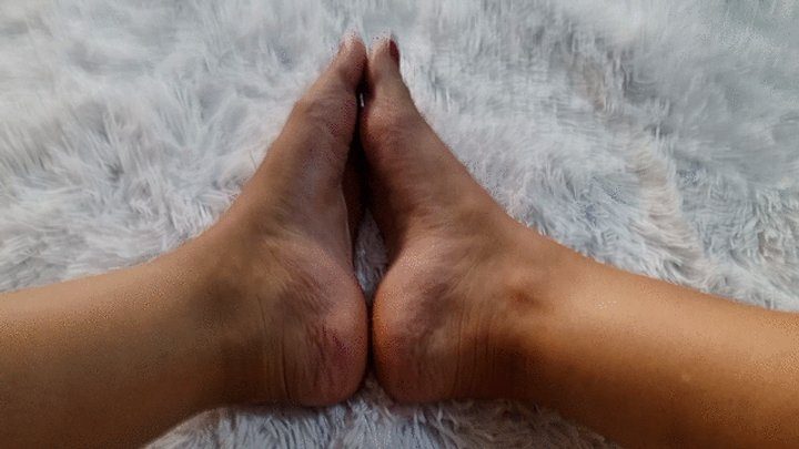 Goddess Foot Fetish - Very pronounced arches and very wrinkled soles (3)