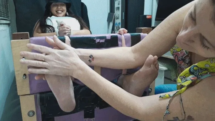 Tropical Foot Fetish Videos - Susu in 11 minutes on the sotck foot tickling video