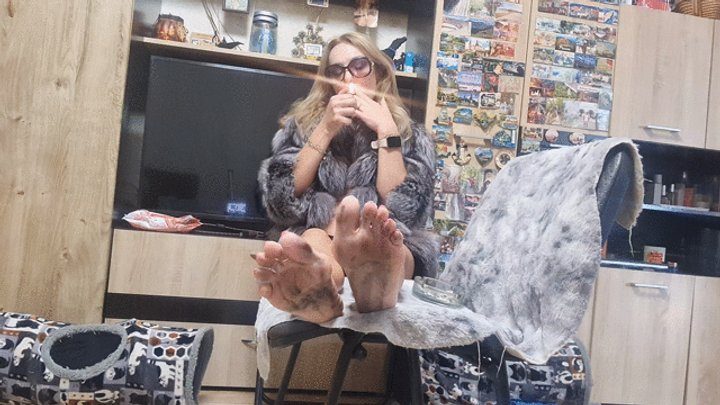 Kinkynaughtycpl - 4K WORSHIP MY DIRTY FEET WHILE I SMOKE, WEARING FUR COAT AND SUN GLASSES